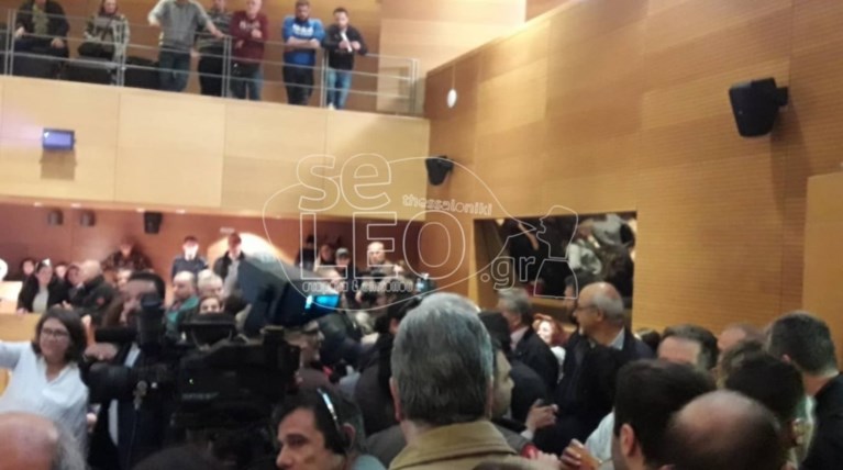 Κάτοικοι διέκοψαν το δημοτικό συμβούλιο Θεσσαλονίκης