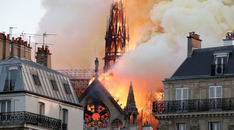 Φωτιά στην Παναγία των Παρισίων:  Φρίκη από Τραμπ- «Δράστε γρήγορα»