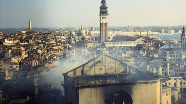 Μήνυμα υποστήριξης για την Νotre Dame από το La Fenice που κάηκε το 1996