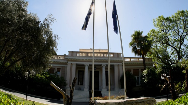«Πόλεμος» ανακοινώσεων Μαξίμου - ΝΔ μετά τις δηλώσεις Μαρινάκη