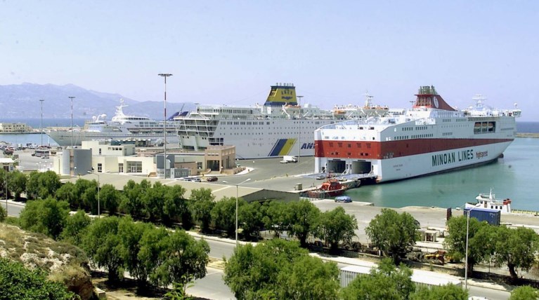 Επέστρεψε στο Ηράκλειο λόγω βλάβης το Superferry II