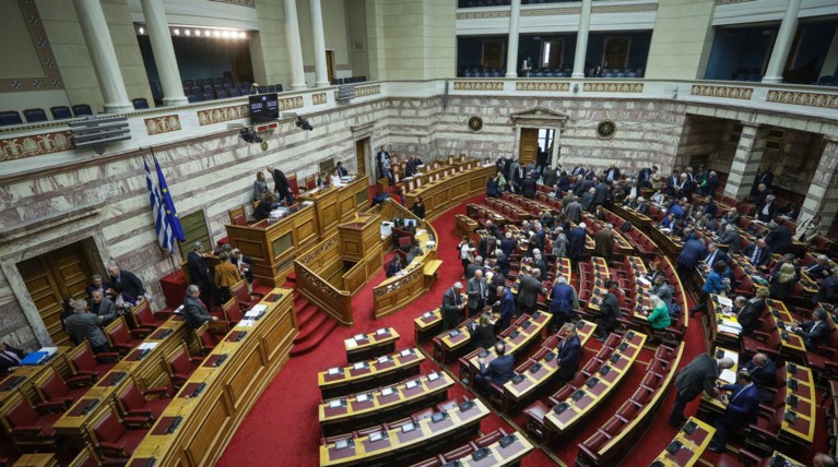 Άρση ασυλίας για Λοβέρδο και Σαλμά από τη Βουλή, μύδροι Γεννηματά-Βενιζέλου