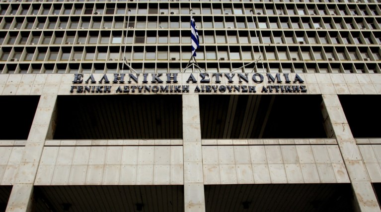 Αιχμαλώτιζαν και πουλούσαν ωδικά πτηνά