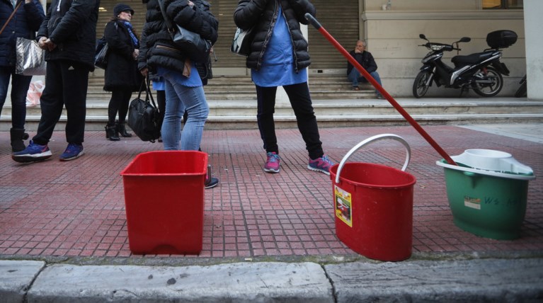 Συγκέντρωση καθαριστριών τη Μ. Δευτέρα έξω από το υπουργείο Υγείας