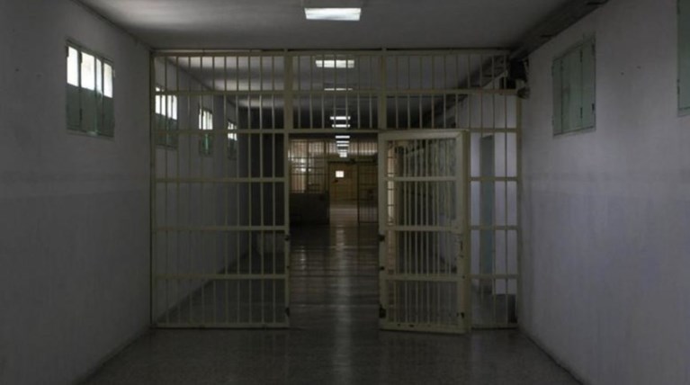 Κάθειρξη 13 ετών χωρίς αναστολή στον 79χρονο που πυροβόλησε 15χρονο Σύρο