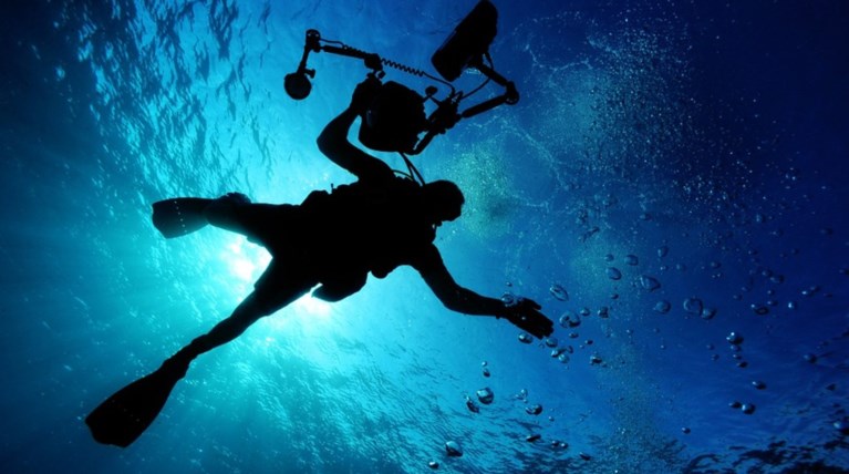 Υποβρύχιες κάμερες για τον εντοπισμό των θυμάτων του 35χρονου