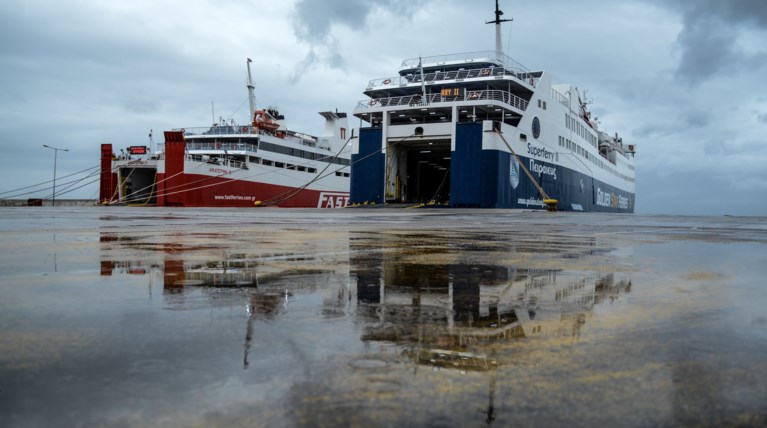 Επιστρέφει Ραφήνα λόγω βλάβης το SuperFerry με 861 επιβάτες