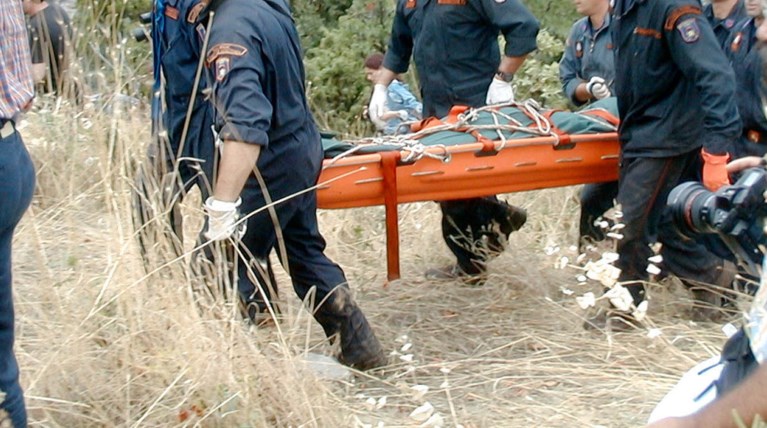 Η ανάσυρση των πεζοπόρων από το φαράγγι στο Ξυλόκαστρο (φωτό)