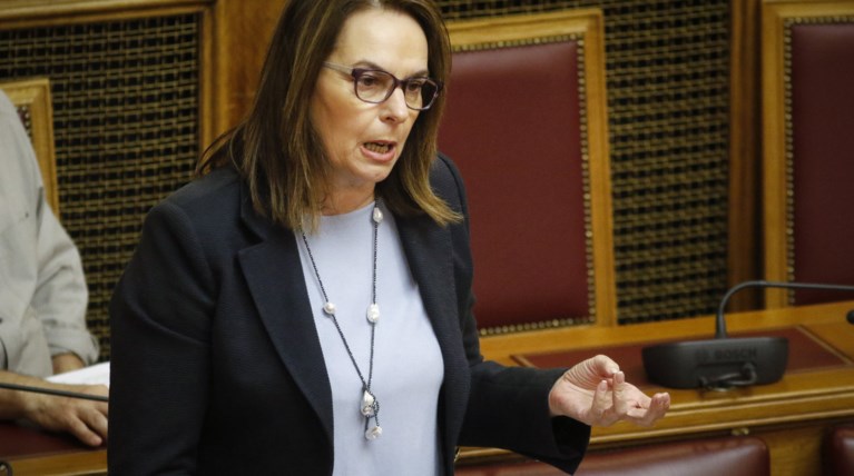 Παπανάτσιου: «Μείωση ΦΠΑ και κατώτατου συντελεστή φορολογίας στο τραπέζι»