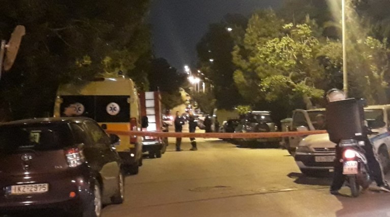 Άνδρας κρατάει όμηρο συγγενή στη Νέα Σμύρνη
