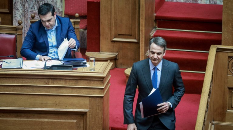Με όλα τα όπλα στη φαρέτρα τα κόμματα για την πρόταση μομφής