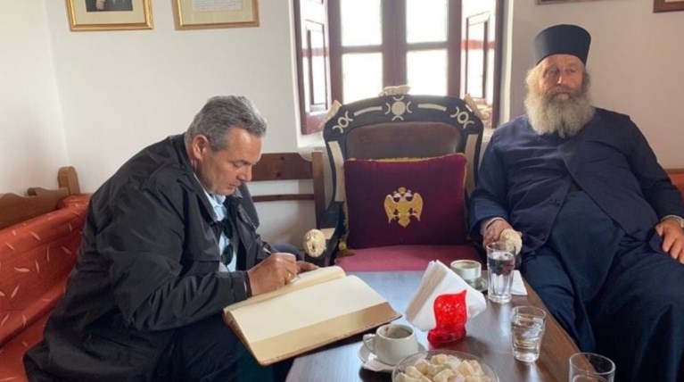 Στην Παναγία Χοζοβιώτισσα της Αμοργού ο Καμμένος