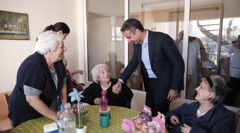 Μέτρα στήριξης των ηλικιωμένων προανήγγειλε ο Μητσοτάκης