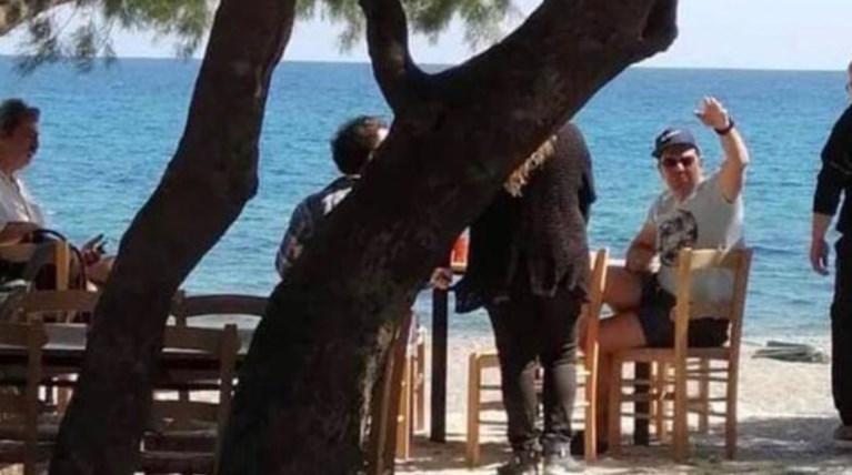 Οι διακοπές του Τσίπρα με τον Πολάκη στο Ροδάκινο