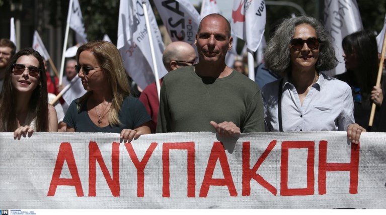 Εκπρόσωποι του DiEM25 από 15 χώρες στην πορεία της Πρωτομαγιάς