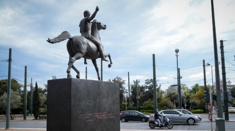 Βανδάλισαν το άγαλμα του Μ. Αλεξάνδρου (φωτό)