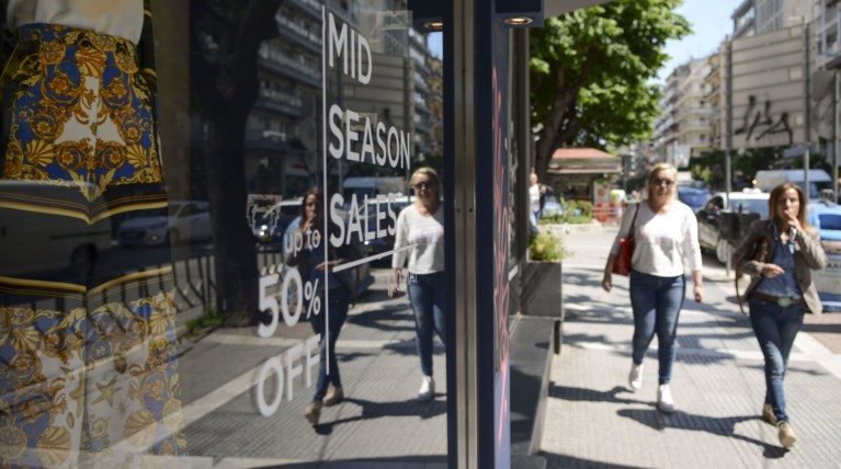 Έλεγχοι σε καταστήματα για φορολογικές και ασφαλιστικές παραβάσεις