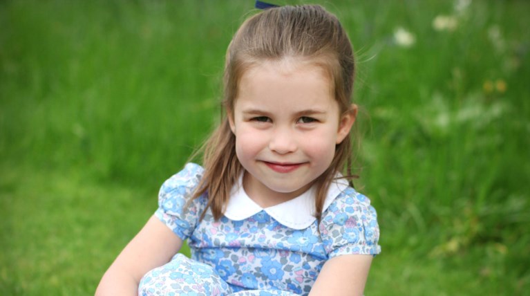 Ξέρουμε γιατί η πριγκίπισσα Σάρλοτ είναι πάντα ντυμένη στα γαλάζια