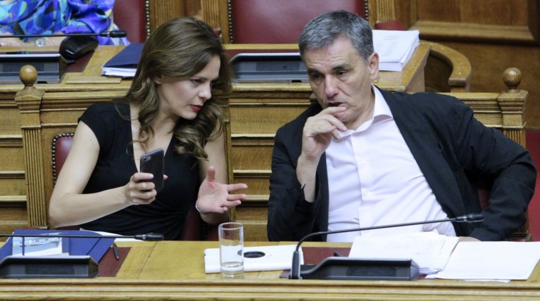 Παρουσιάζεται σήμερα το σχέδιο των 120 δόσεων-Αύριο στη Βουλή