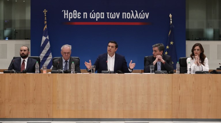 Μείωση ΦΠΑ σε τρόφιμα, εστίαση, ενέργεια και 13η σύνταξη