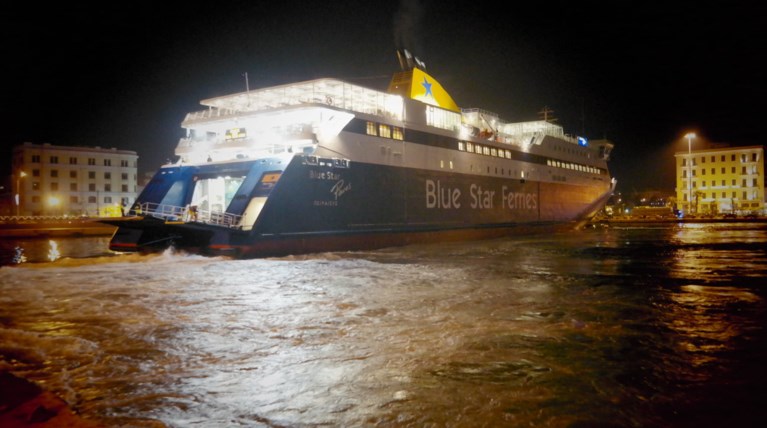 Aποκαταστάθηκε η βλάβη στο Blue Star Paros-ταλαιπωρία για 566 επιβάτες