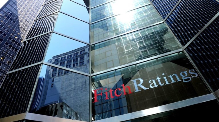 Fitch: Ο νόμος για την α' κατοικία θα μειώσει τα κόκκινα δάνεια