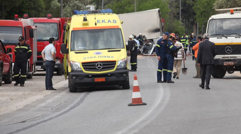Τροχαίο με βυτιοφόρο στη λ. Κορωπίου - δύο νεκροί και ένας τραυματίας