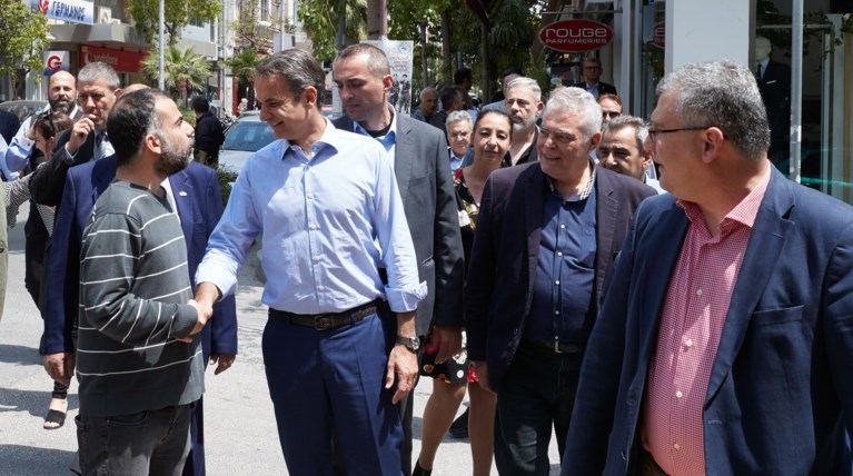 Eπίσκεψη Μητσοτάκη στον Κορυδαλλό - Μίλησε με κατοίκους και εμπόρους