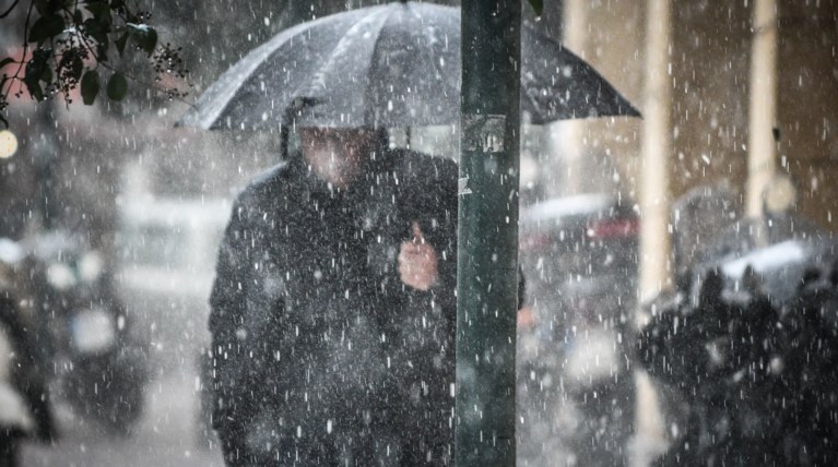 Ισχυρές βροχές και χαλάζι αυτή την ώρα στην Αττική