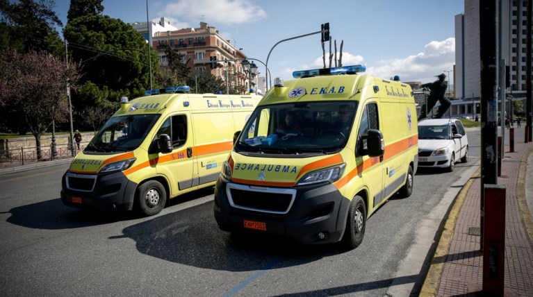 Συναγερμός σε ΕΚΑΒ & Αστυνομία: Μαθητές στο νοσοκομείο Κορίνθου