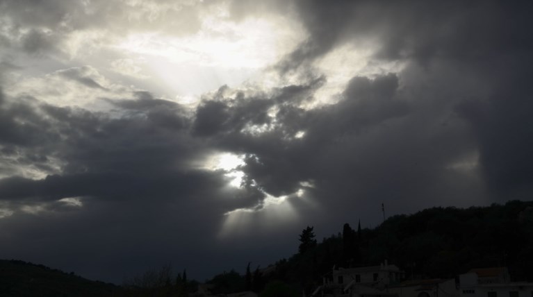 Κυριακή με άνοδο θερμοκρασίας, συννεφιά και αφρικανική σκόνη