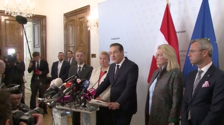 Ομάδα καλλιτεχνών θεωρείται ότι σχετίζεται με το "βίντεο Στράχε"