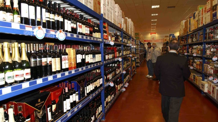 Παράγοντες της αγοράς για τη μείωση του ΦΠΑ σε προϊόντα στο ράφι