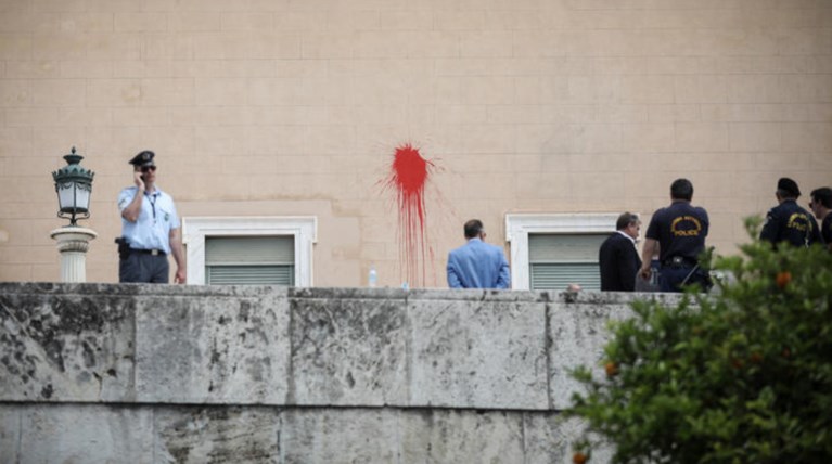 Τρίτη «επίσκεψη» Ρουβίκωνα στη Βουλή τα τελευταία 4 χρόνια