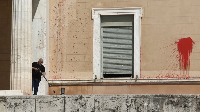 Πως ο Ρουβίκωνας έφτασε τρεις φορές στο προαύλιο της Βουλής