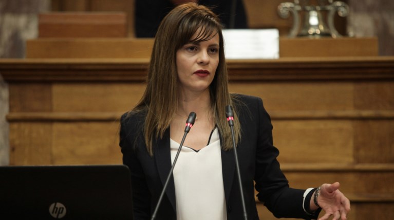 Αχτσιόγλου: Η ΝΔ χαρακτηρίζει ως «εξαγορά» τα μόνιμα μέτρα