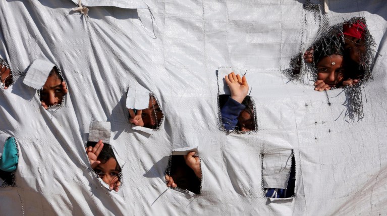 Save the Children: Ένα στα 4 παιδιά έχει χάσει βίαια την παιδικότητά του