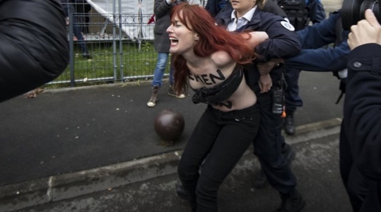 Εκδήλωση των Femen στο Παρίσι: «Σταματήστε τις γυναικοκτονίες!»-ΦΩΤΟ
