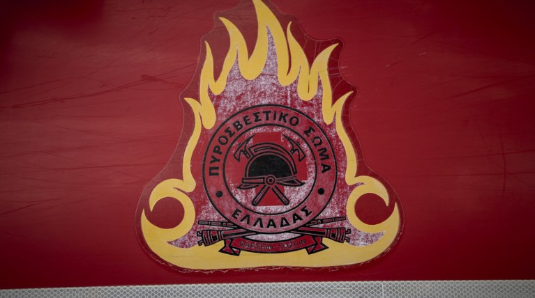 Φωτιά σε τουριστικό λεωφορείο αλβανικών συμφερόντων στην πλ. Καραϊσκάκη