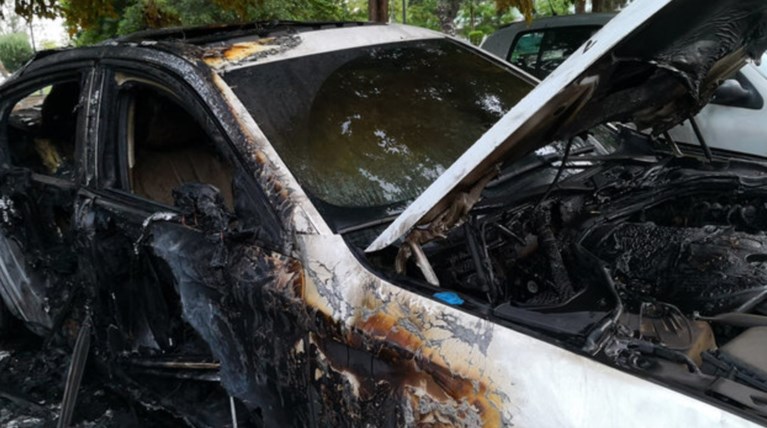 Θεσσαλονίκη: Ανάληψη ευθύνης για τους εμπρησμούς διπλωματικών οχημάτων
