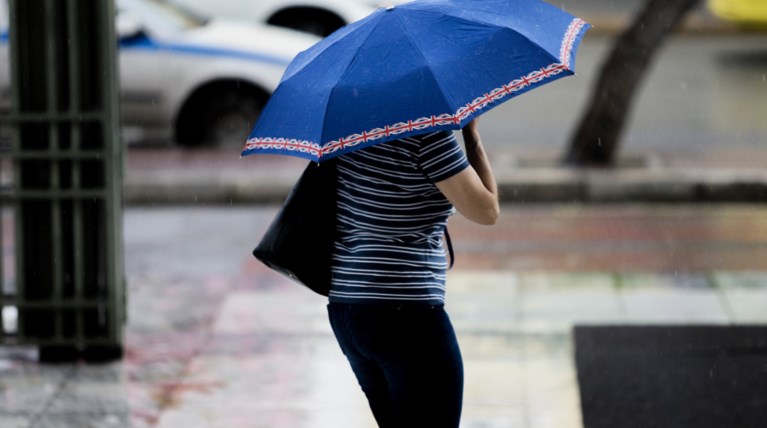 Συνεχίζεται με βροχοπτώσεις και καταιγίδες η μικρή κακοκαιρία