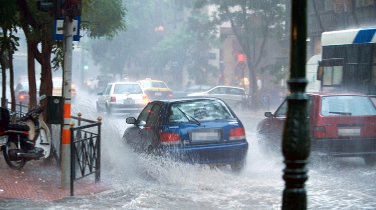 Προβλήματα στην Αττική από την έντονη κακοκαιρία [video]