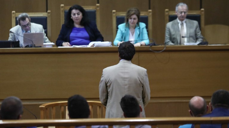 Δίκη ΧΑ-Απολογία Άγγου: Παραδέχθηκε το κρίσιμο τηλεφώνημα στο τάγμα εφόδου