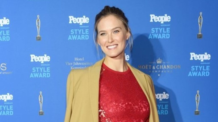 Η Bar Refaeli περιμένει το τρίτο της παιδί