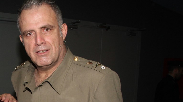 Γιατί ο Πασχάλης Τσαρούχας δηλώνει "σχεδόν εθνικός ήρωας" των Αλβανών