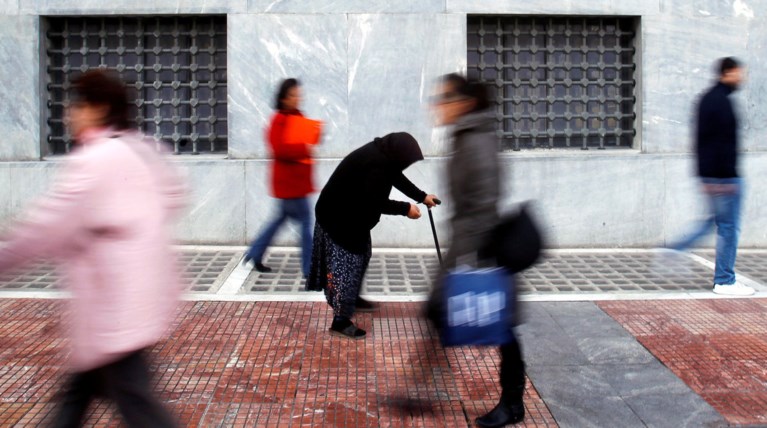 ΕΛΣΤΑΤ: Κίνδυνος φτώχειας για το 31,8% του πληθυσμού της χώρας