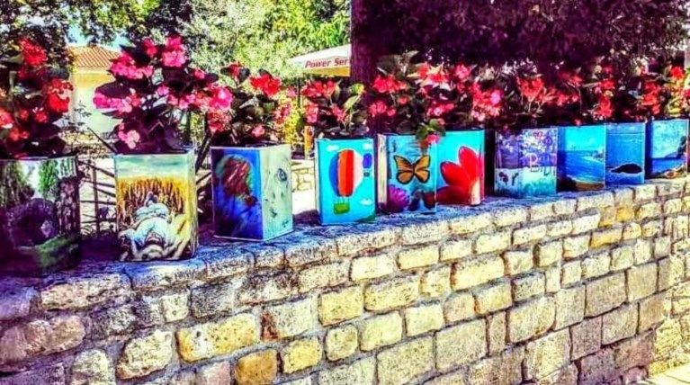 Τενεκέδες από τυρί έγιναν έργα ζωγραφικής στη Χαλκιδική