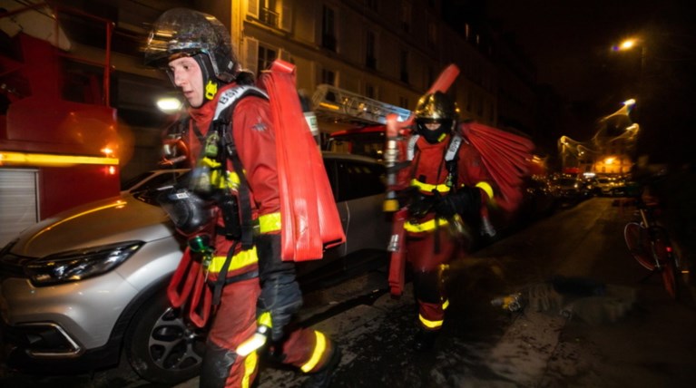 Τρεις νεκροί από πυρκαγιά σε εξαώροφο κτίριο στο Παρίσι