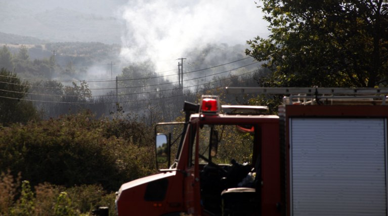 Μεγάλη πυρκαγιά στο Λαγονήσι κοντά σε κατοικημένη περιοχή