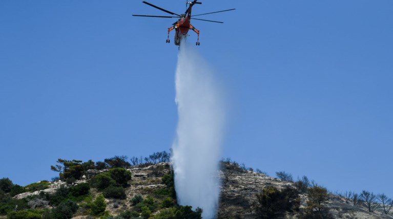 Υπό μερικό έλεγχο η φωτιά στο Λαγονήσι